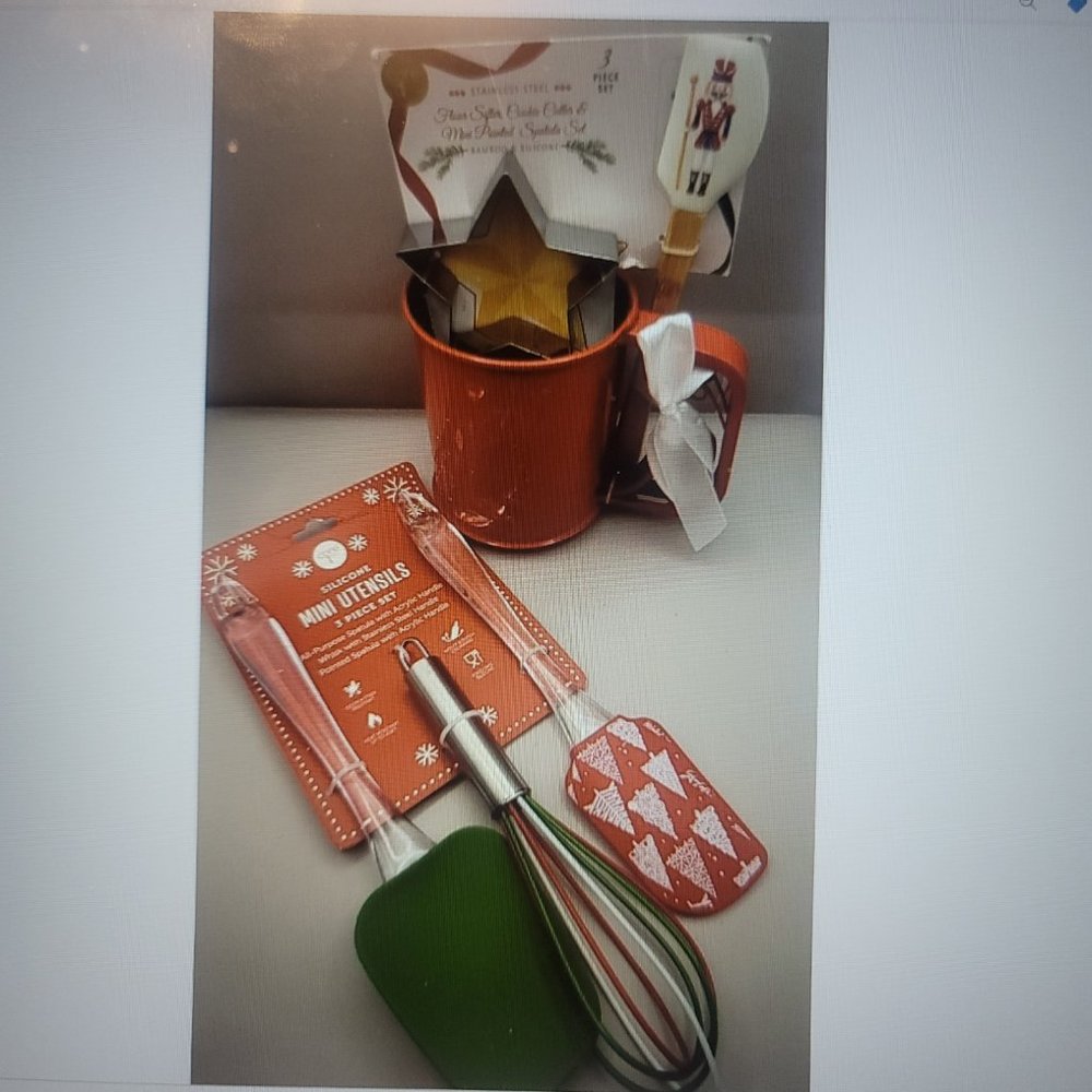 NEW! CORE KITCHEN CHRISTMAS  6 Piece Holiday Baking Set